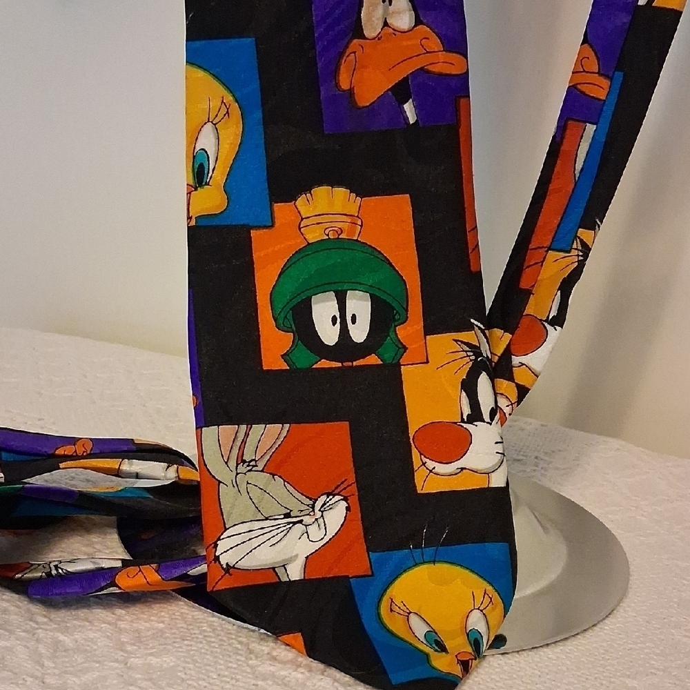 🌟🤩Warner Bros. Colorful Looney Tunes Tie👔